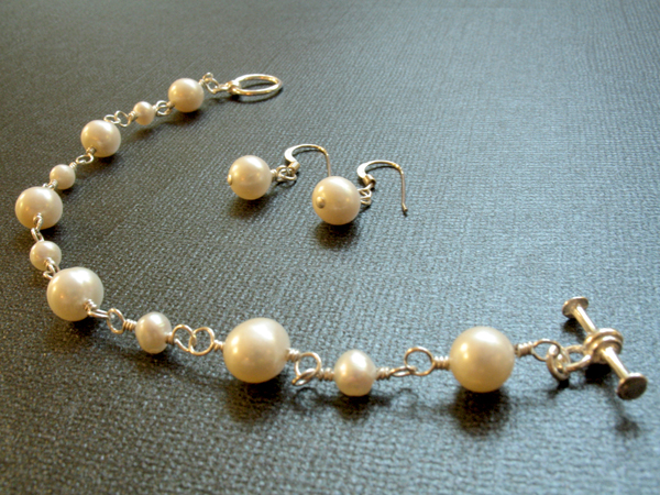 White Freshwater Pearl Bracelet Set